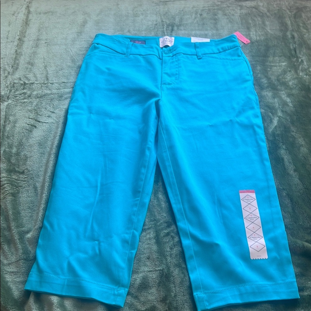 ST JOHN’S  BAY Bright Aqua Women’s Capris stretch Sz 6 new!